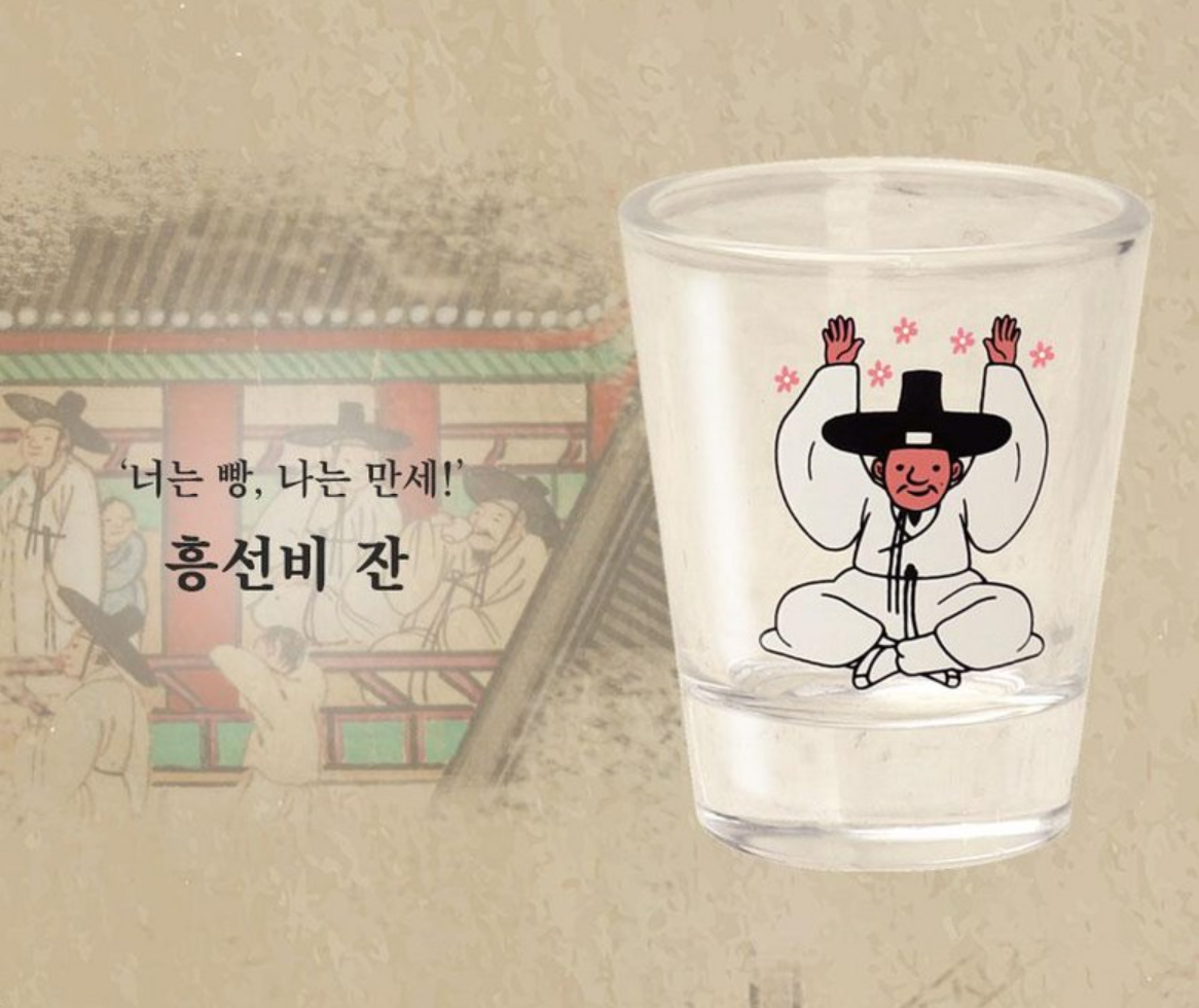 Kim Hongdo Color-Changing Korean Soju Glass Set (4pcs) – Heat Sensitive Shot Glasses Gift Set Inspired by Korean Art