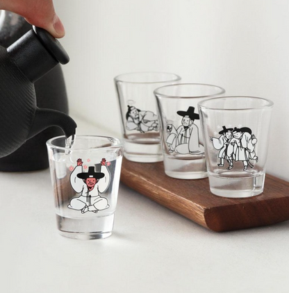 Kim Hongdo Color-Changing Korean Soju Glass Set (4pcs) – Heat Sensitive Shot Glasses Gift Set Inspired by Korean Art