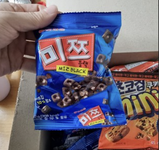 Crispy cocoa Mitsu Black mini cookie with deep chocolate flavor